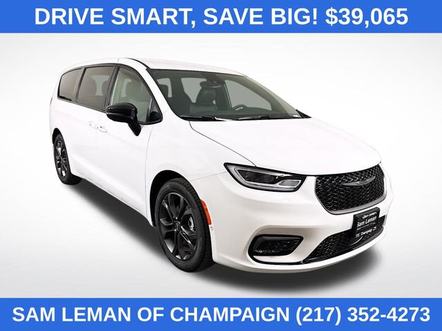 New 2026 Chrysler Pacifica Select