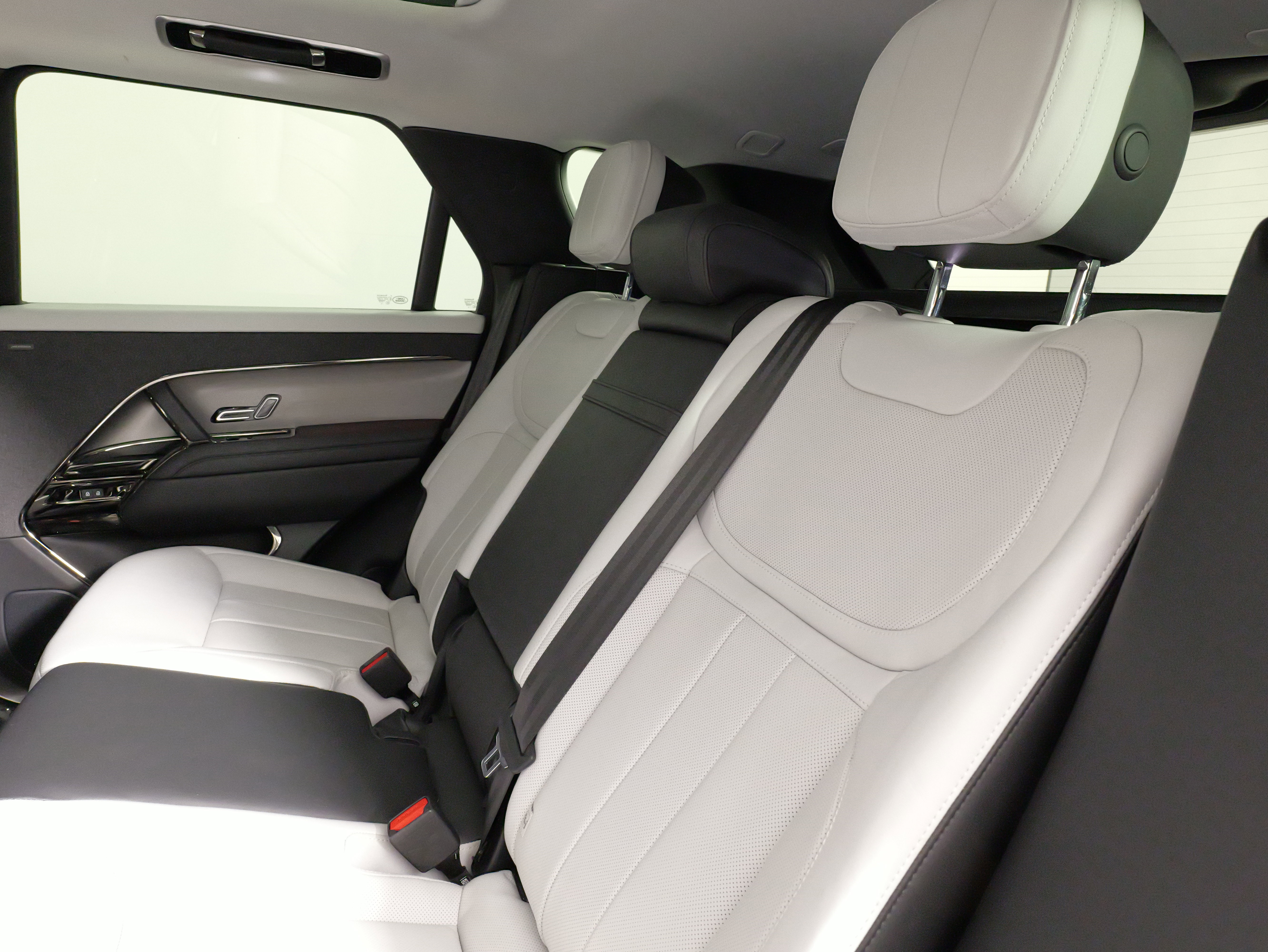 Used 2023 Land Rover Range Rover Sport SE Dynamic image 37