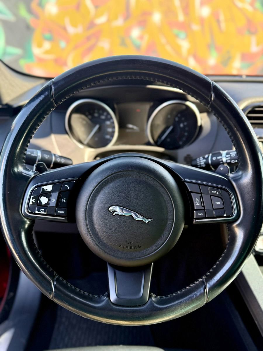 Used 2018 Jaguar F-PACE Premium image 29