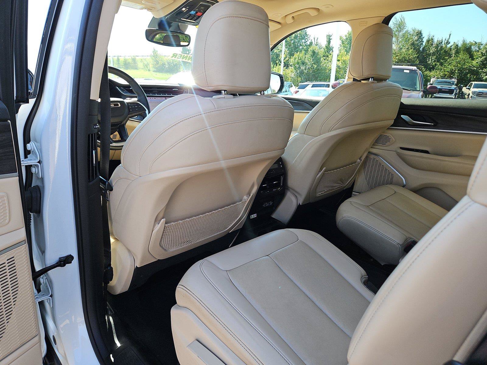 Used 2022 Jeep Grand Cherokee L Limited AWD/4WD image 15
