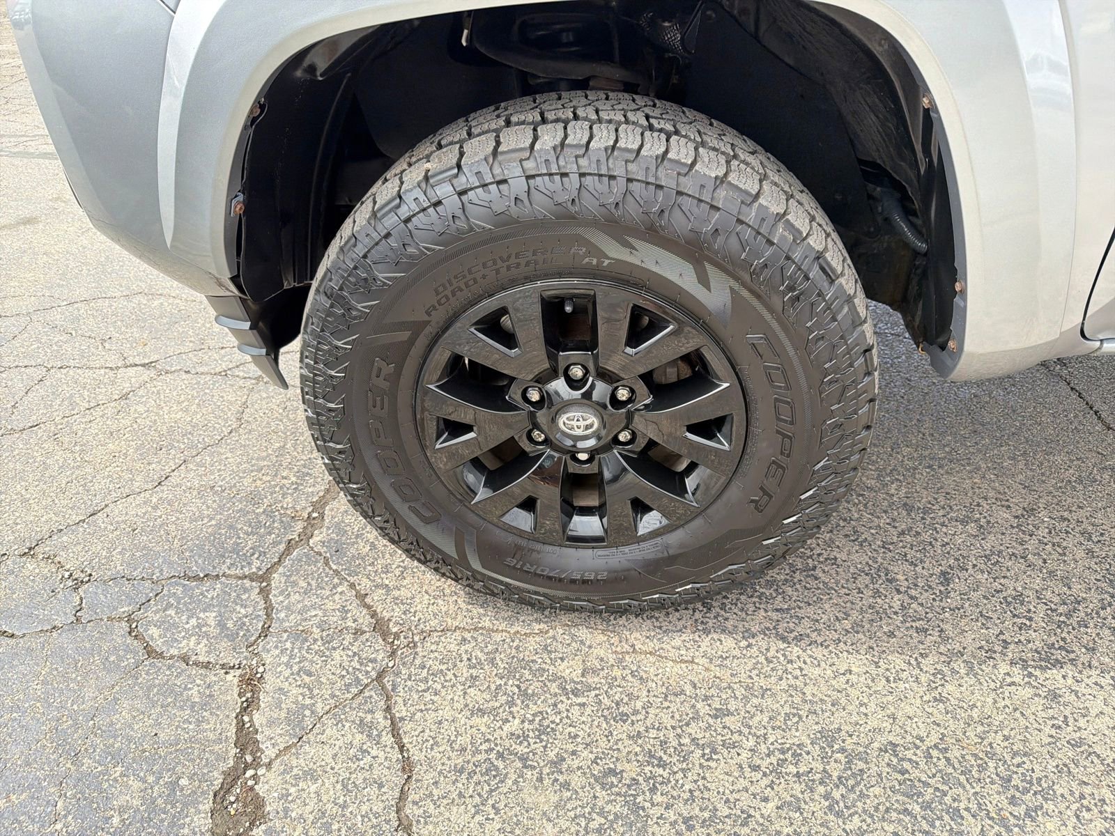 Used 2017 Toyota Tacoma SR5 w/ Tow Package AWD/4WD image 30