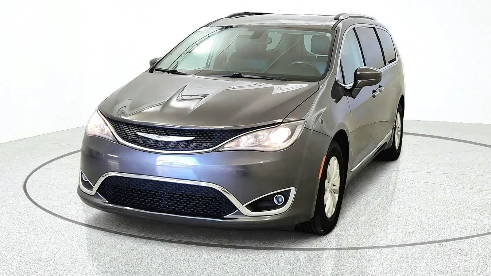Used 2019 Chrysler Pacifica Touring-L FWD image 3