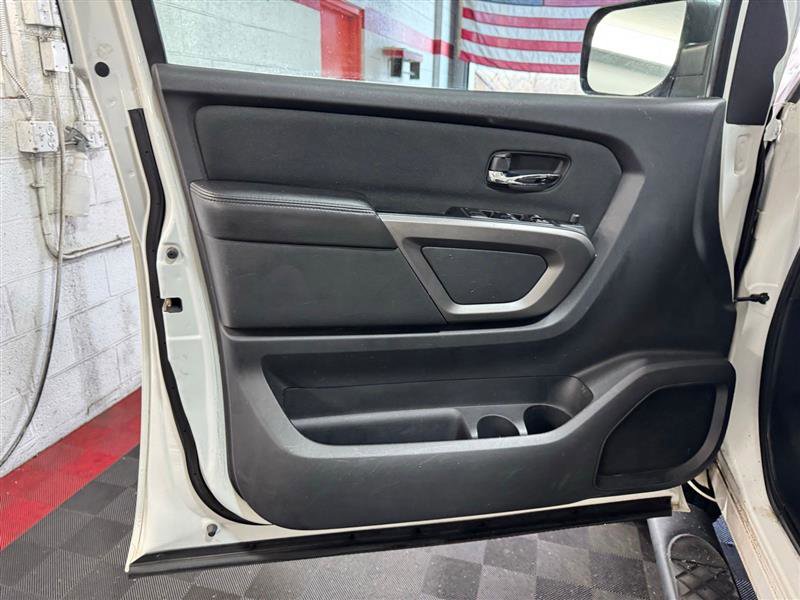 Used 2015 Nissan Titan SV w/ SV Value Truck Package image 8