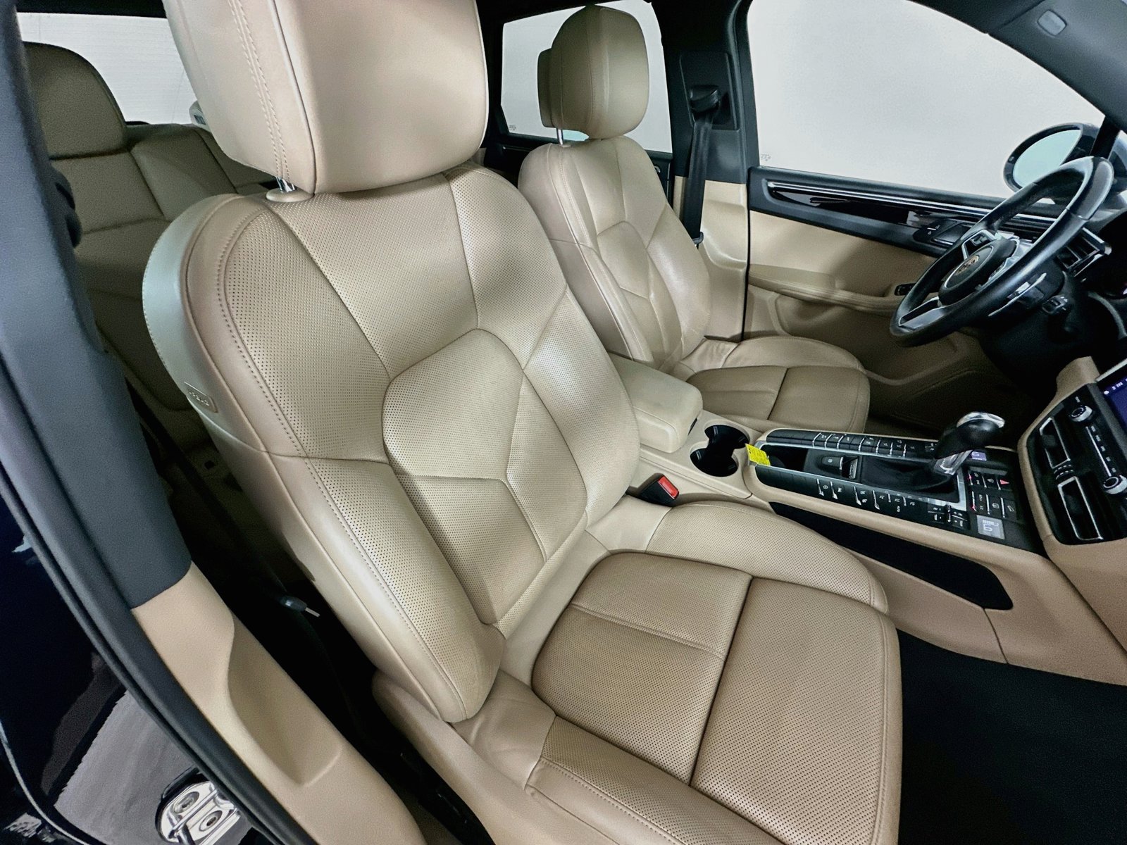Used 2021 Porsche Macan AWD/4WD image 46