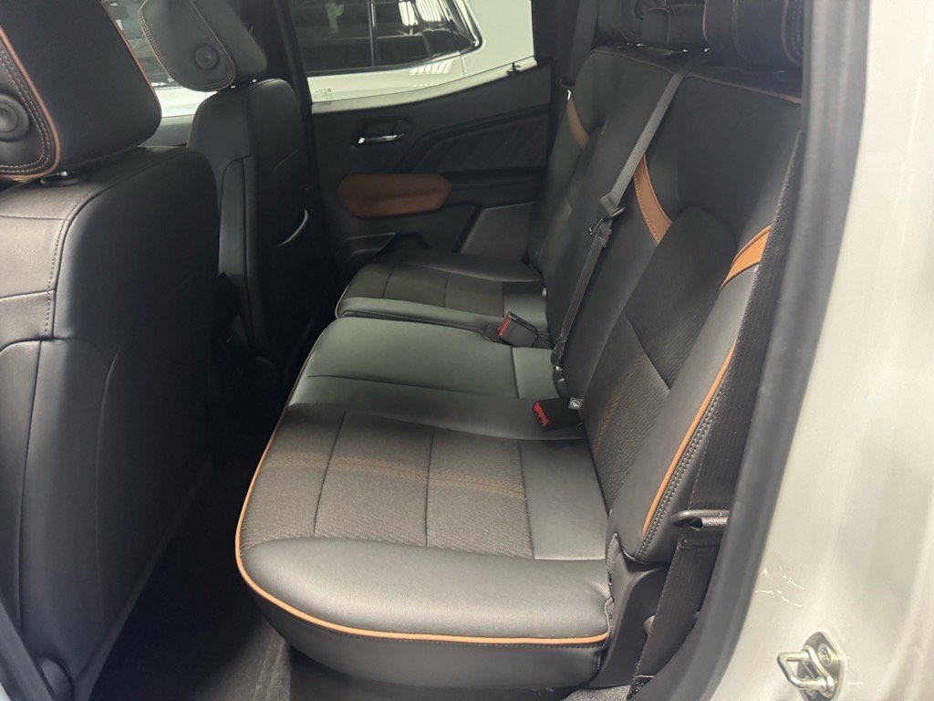 Used 2024 GMC Canyon AT4 w/ Technology Package image 11