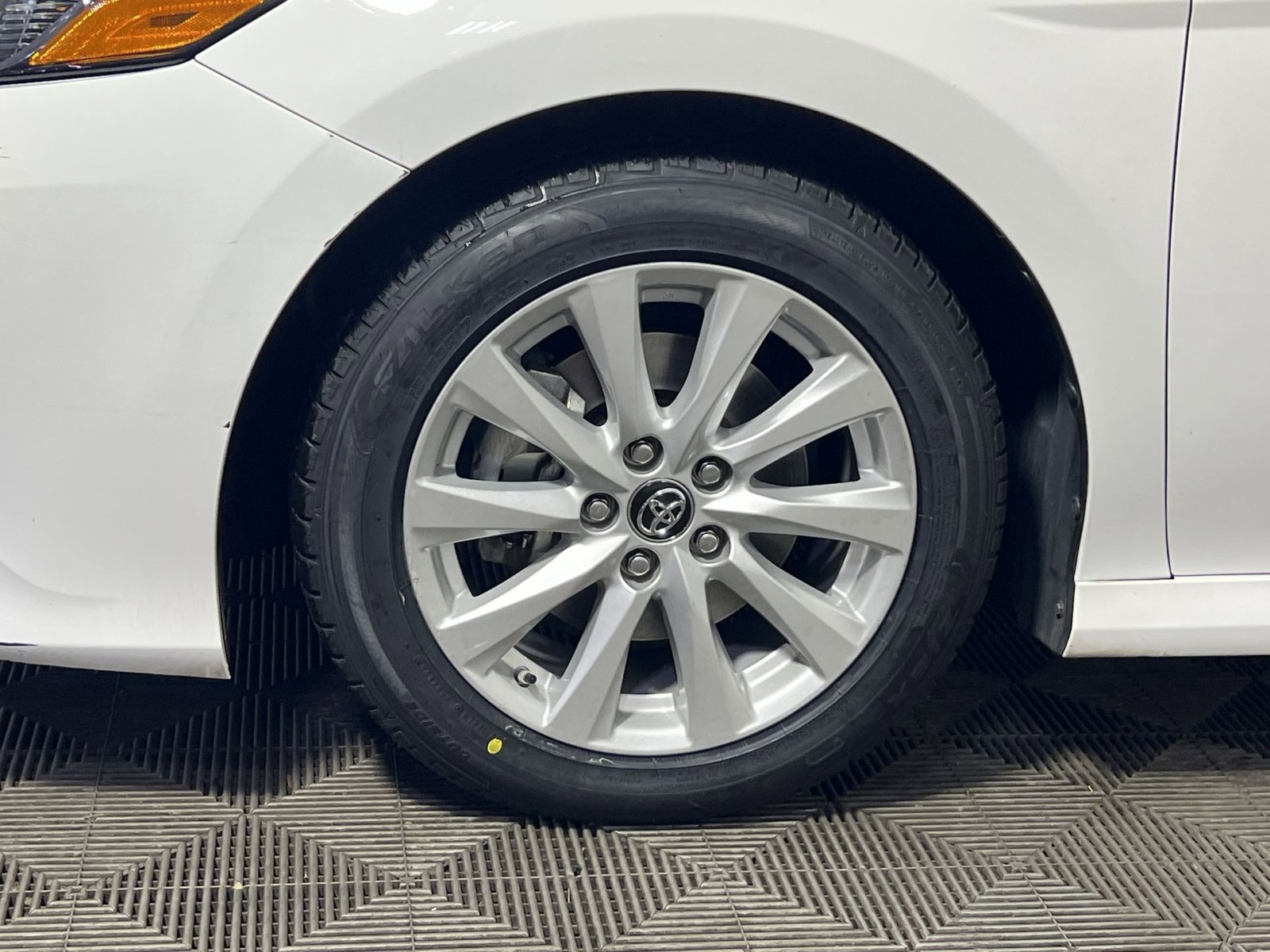 Used 2018 Toyota Camry LE image 5