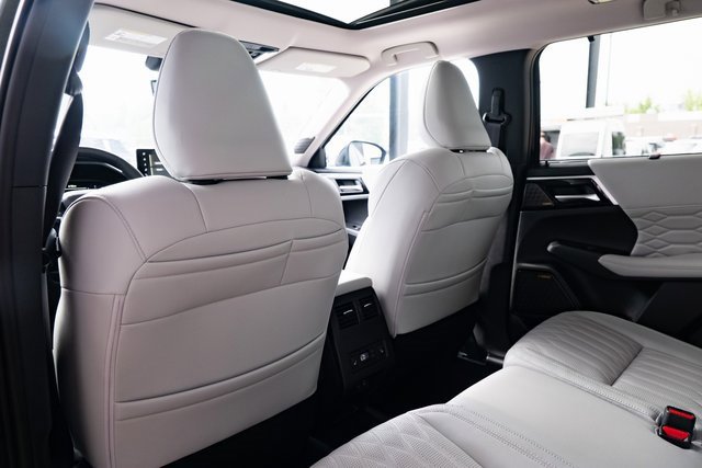 New 2025 Mitsubishi Outlander AWD image 28