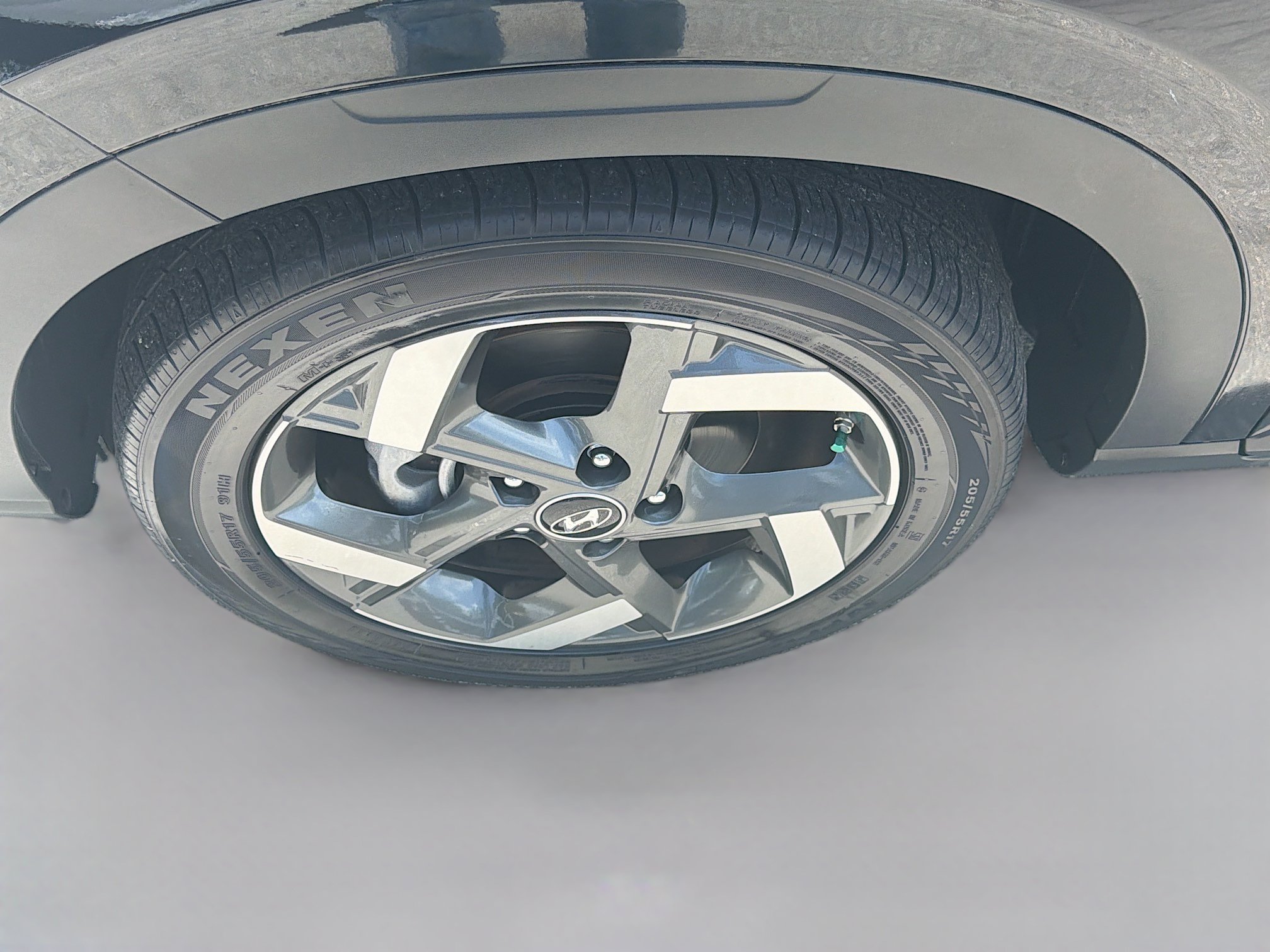 Used 2024 Hyundai Venue SEL FWD image 33