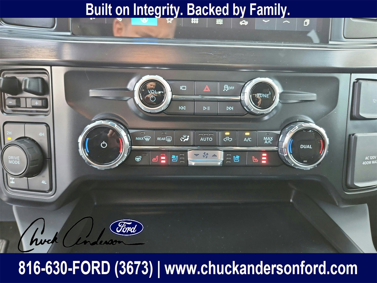 New 2026 Ford F250 Lariat w/ Black Appearance Package image 18