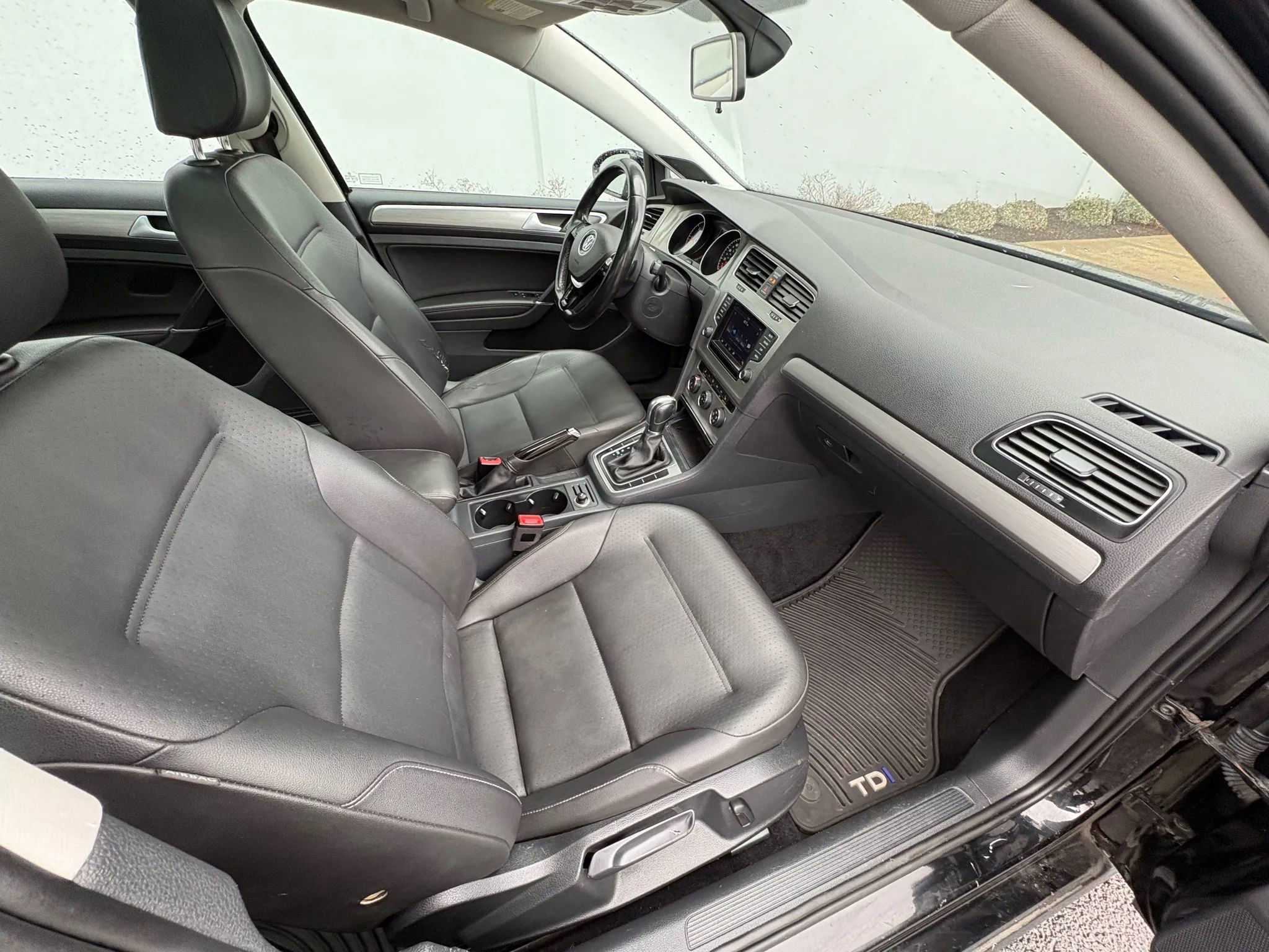 Used 2015 Volkswagen Golf TDI SE image 28