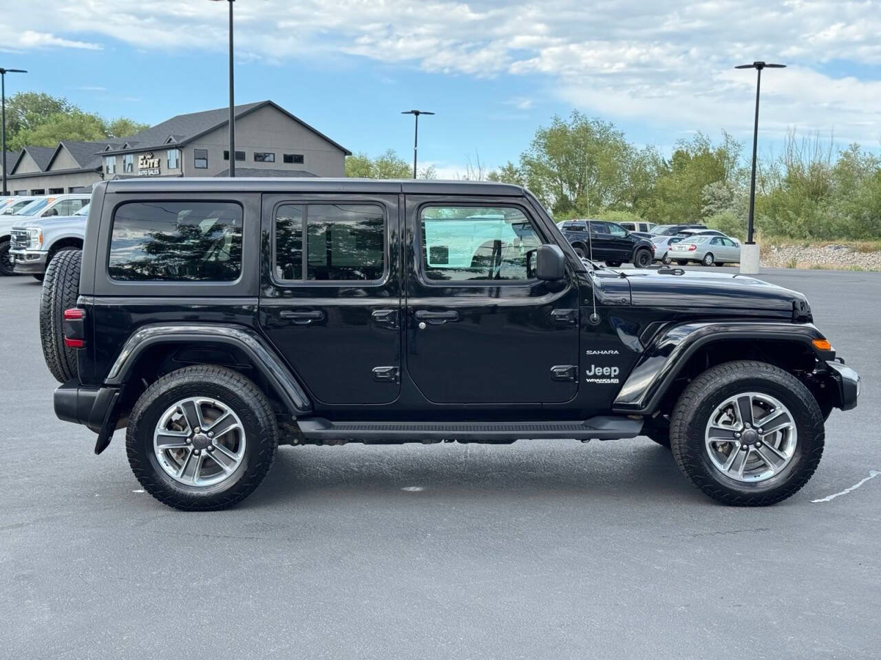 Used 2021 Jeep Wrangler Unlimited Sahara w/ Uconnect 4C Nav & Sound Group AWD/4WD image 10
