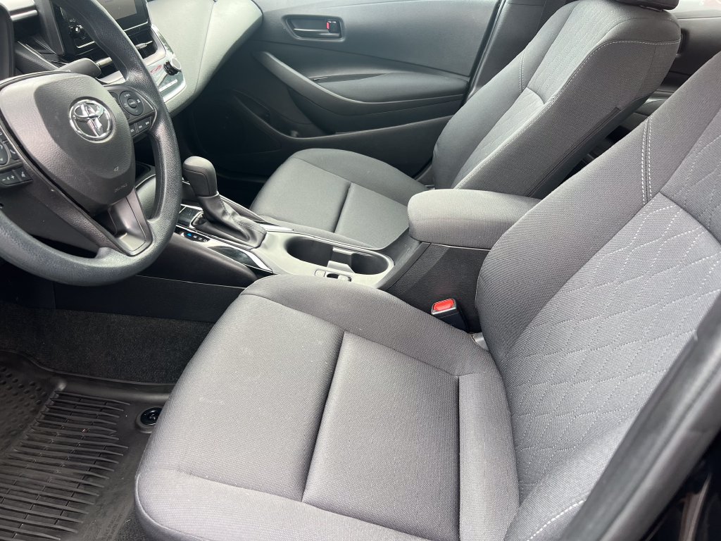 Used 2025 Toyota Corolla LE FWD image 10