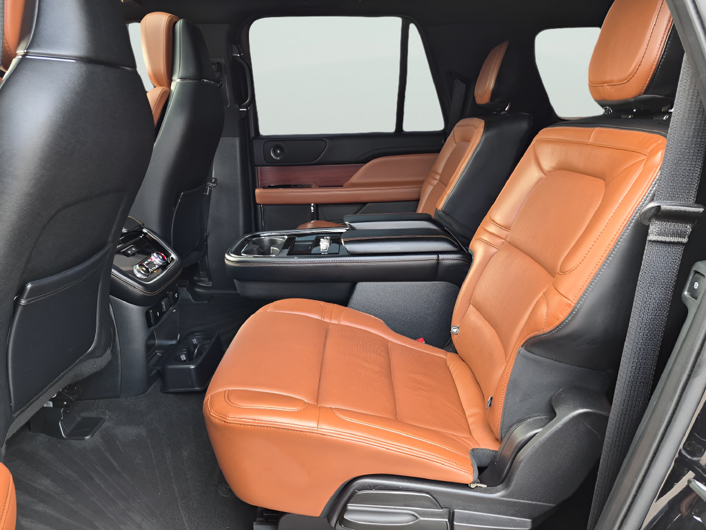 Used 2021 Lincoln Navigator L Reserve AWD/4WD image 32