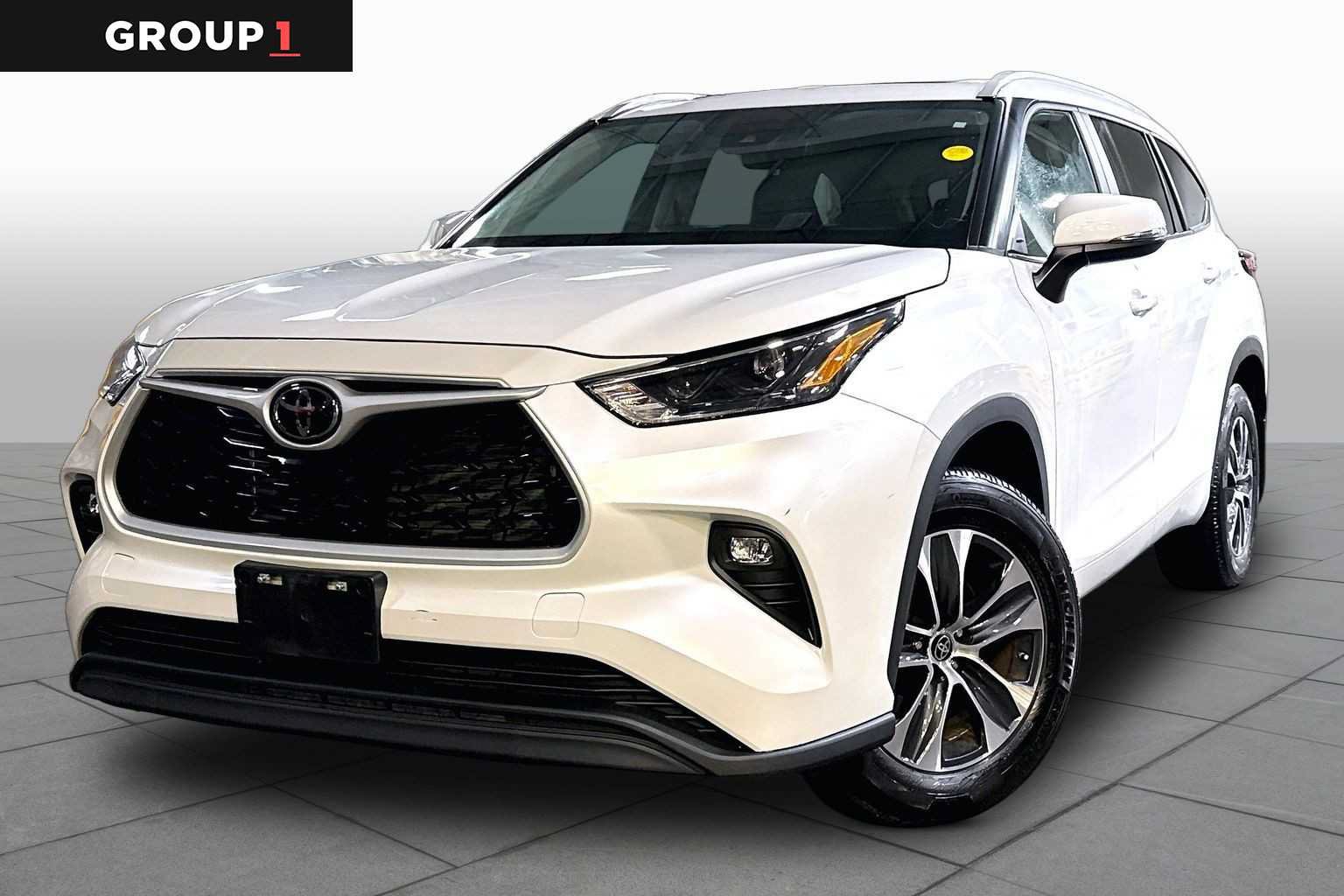 Used 2023 Toyota Highlander XLE AWD/4WD image 1