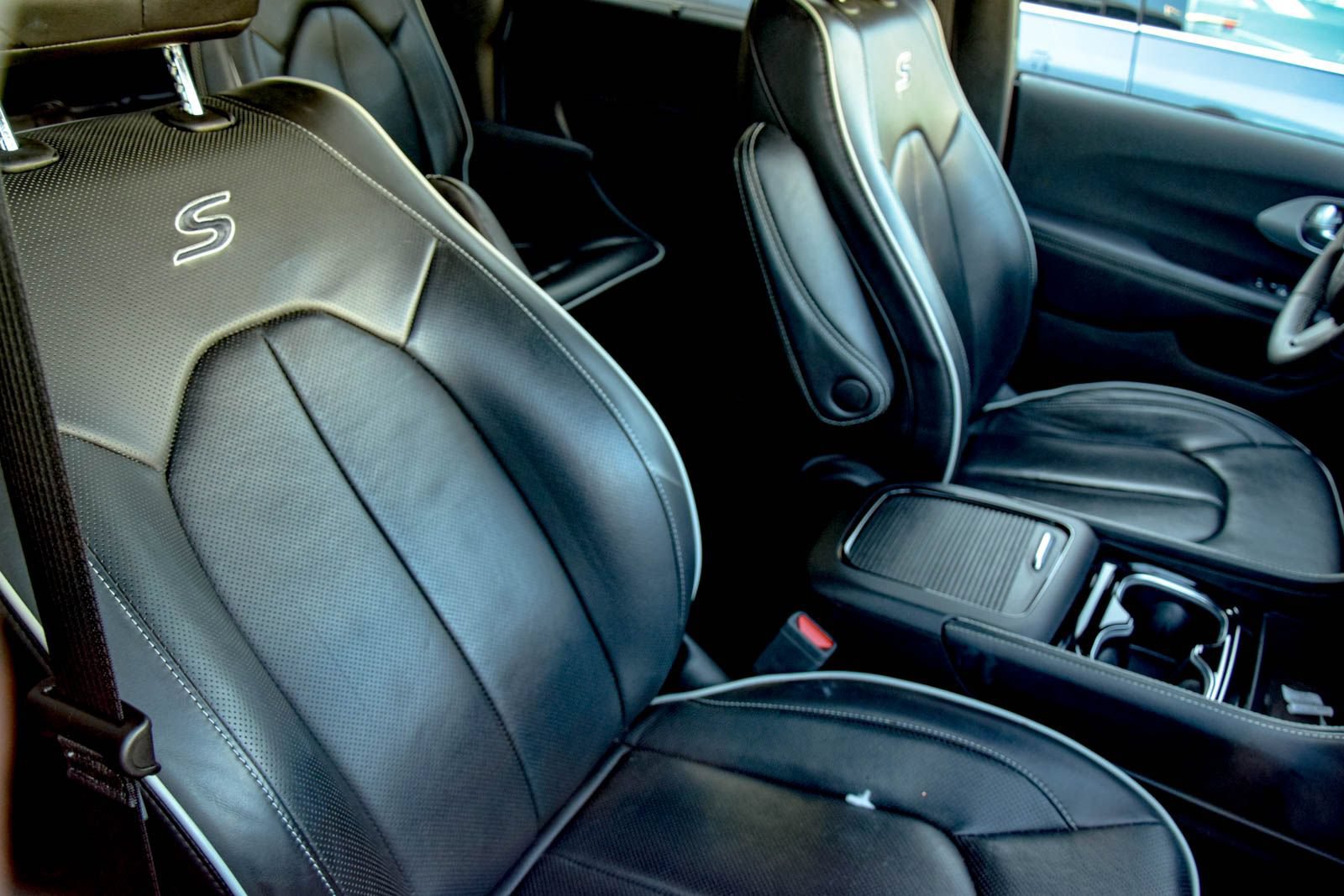 Used 2025 Chrysler Pacifica Limited FWD image 20