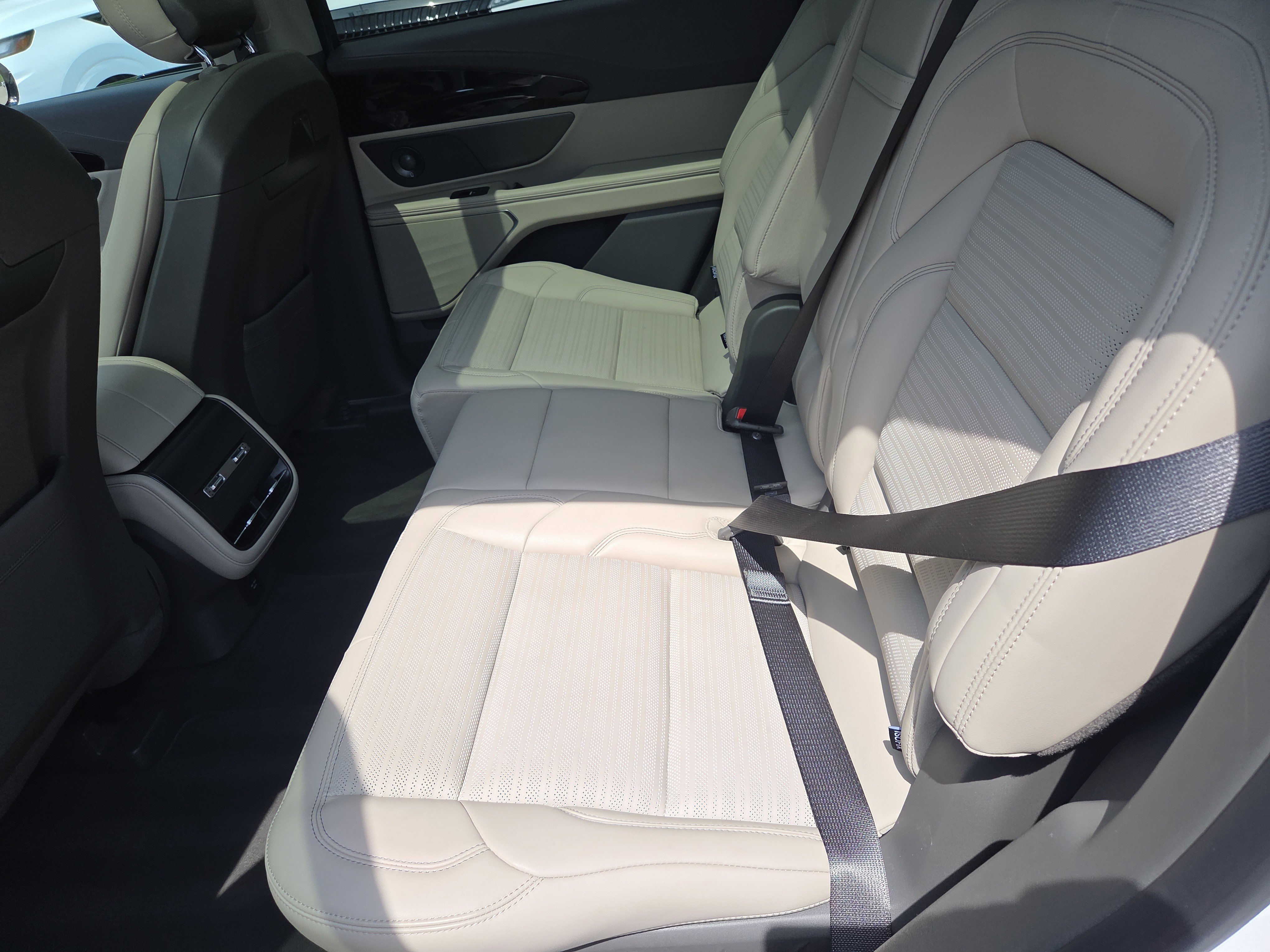 Used 2025 Lincoln Nautilus Reserve w/ Jet Appearance Package AWD/4WD image 9