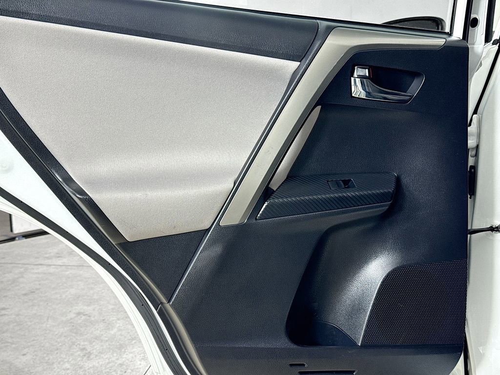 Used 2014 Toyota RAV4 XLE AWD/4WD image 22