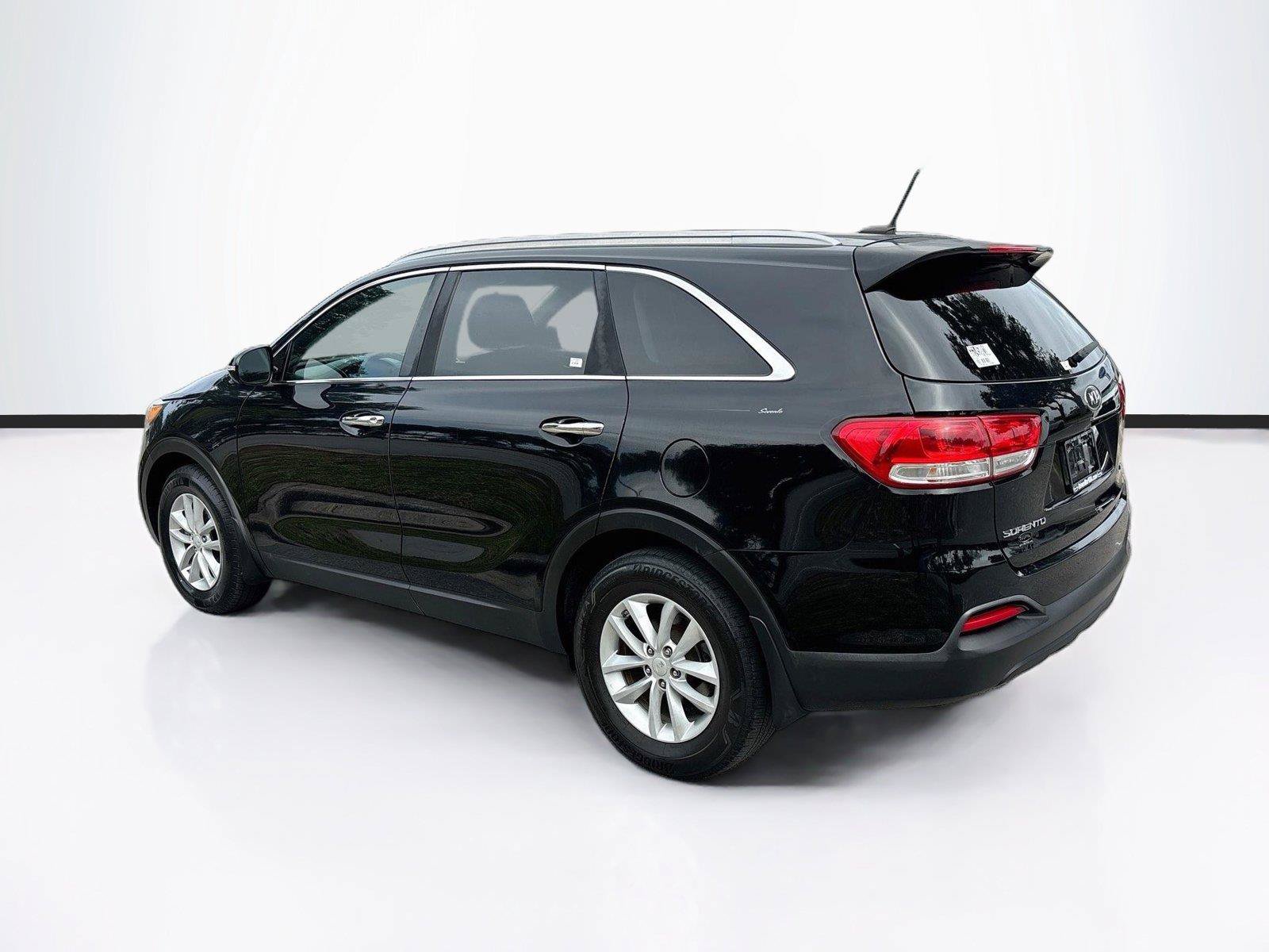 Used 2016 Kia Sorento FWD image 5