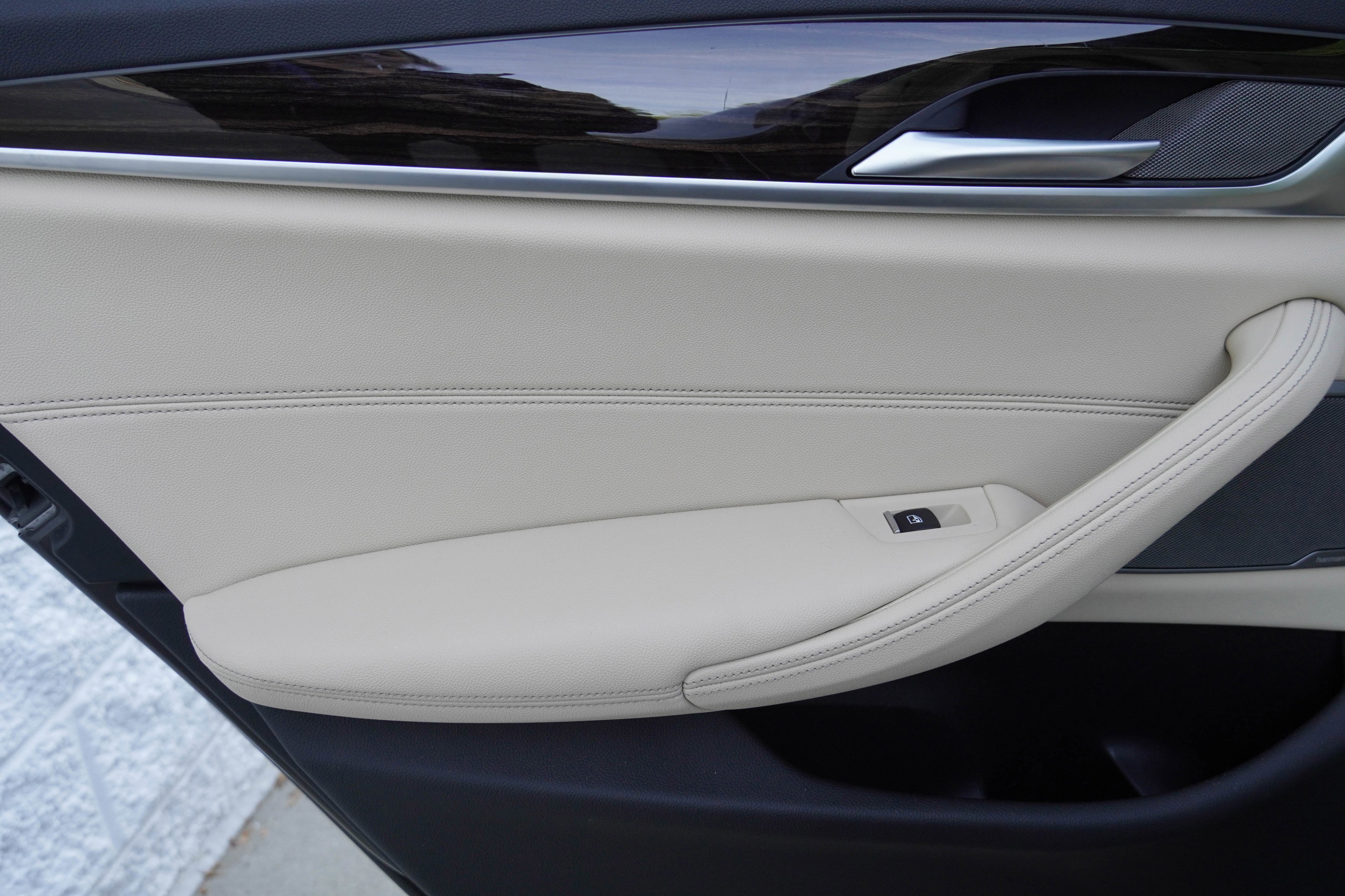 Used 2021 BMW 540i w/ Premium Package image 32