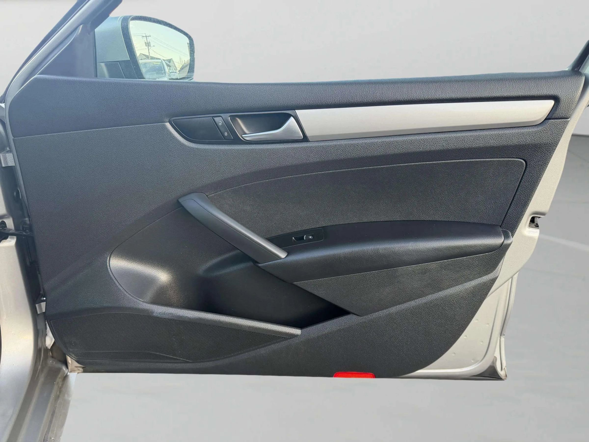 Used 2012 Volkswagen Passat 2.5 S image 16