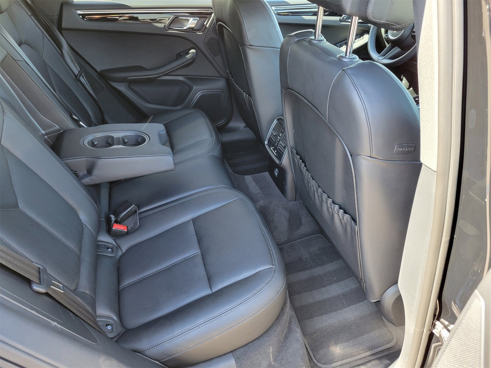 Certified 2025 Porsche Macan image 29