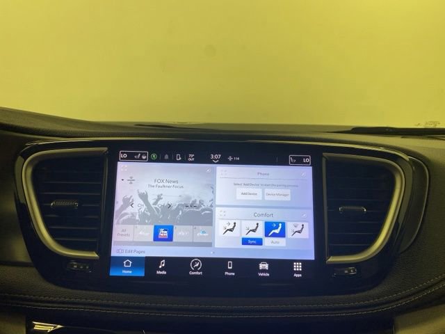 Used 2023 Chrysler Pacifica Touring-L FWD image 11