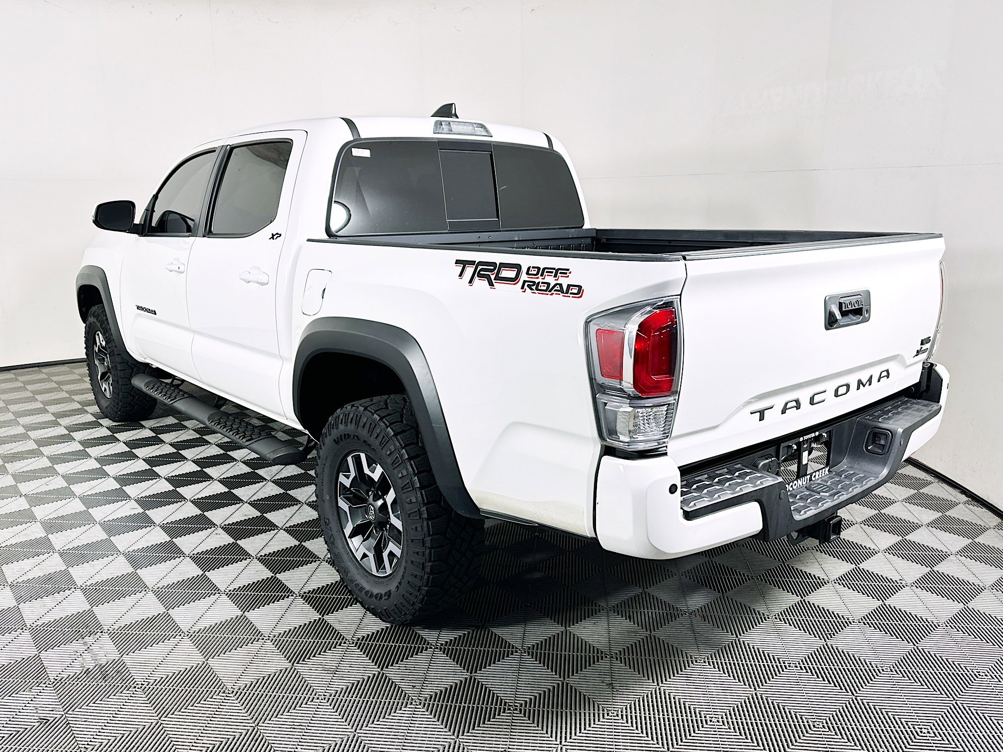Used 2023 Toyota Tacoma TRD Off-Road w/ Technology Package image 5