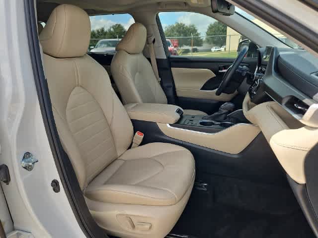 Used 2024 Toyota Highlander XLE FWD image 20