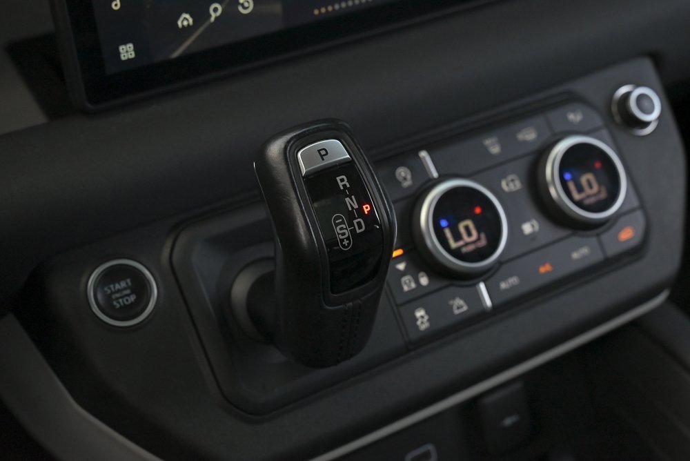 Used 2021 Land Rover Defender 110 SE image 37