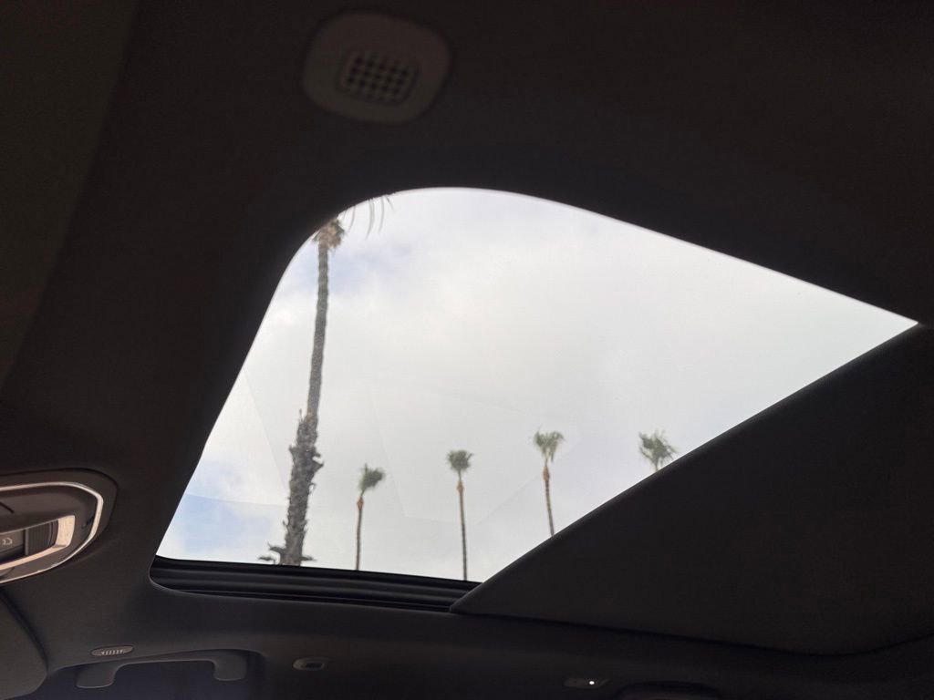 Used 2023 Jeep Grand Cherokee Limited w/ Luxury Tech Group II image 20