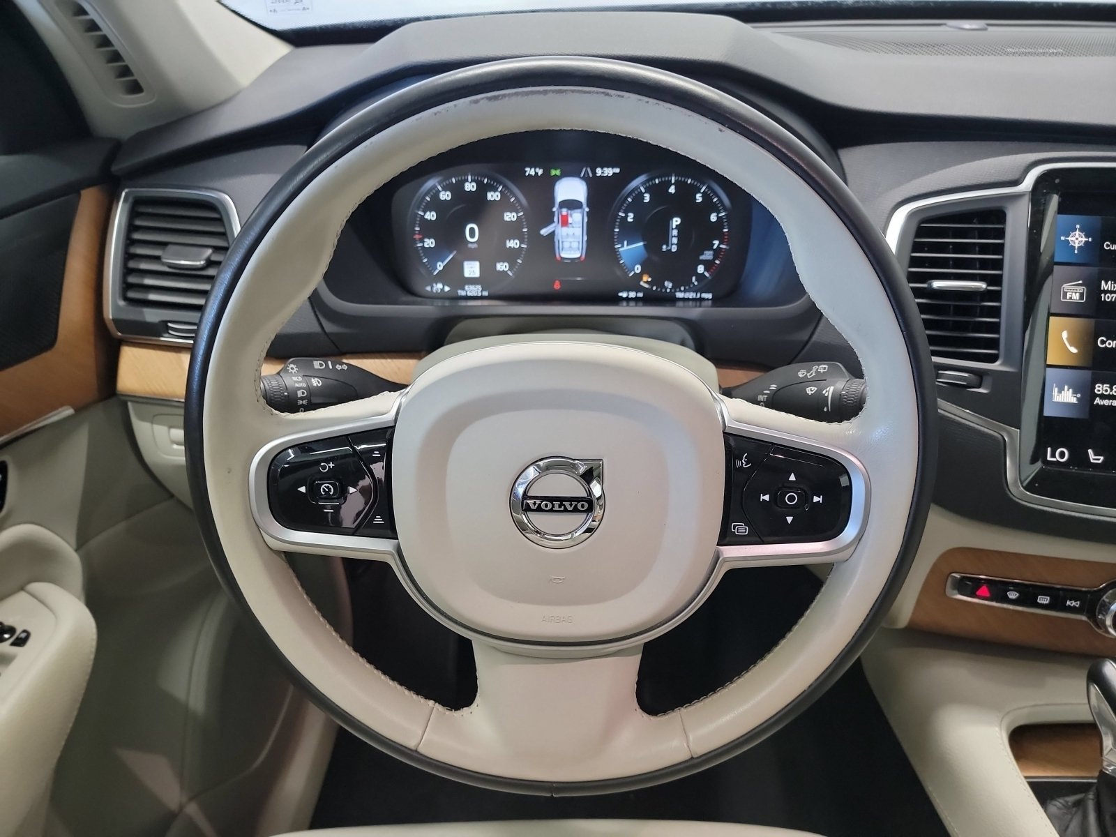 Used 2022 Volvo XC90 T6 Momentum w/ Climate Package AWD/4WD image 17