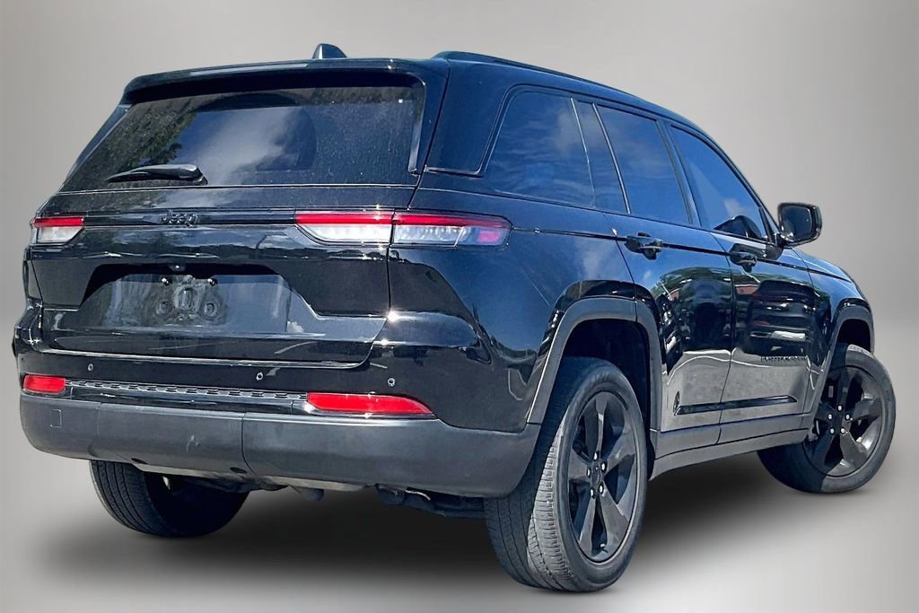 Used 2022 Jeep Grand Cherokee Altitude RWD image 5