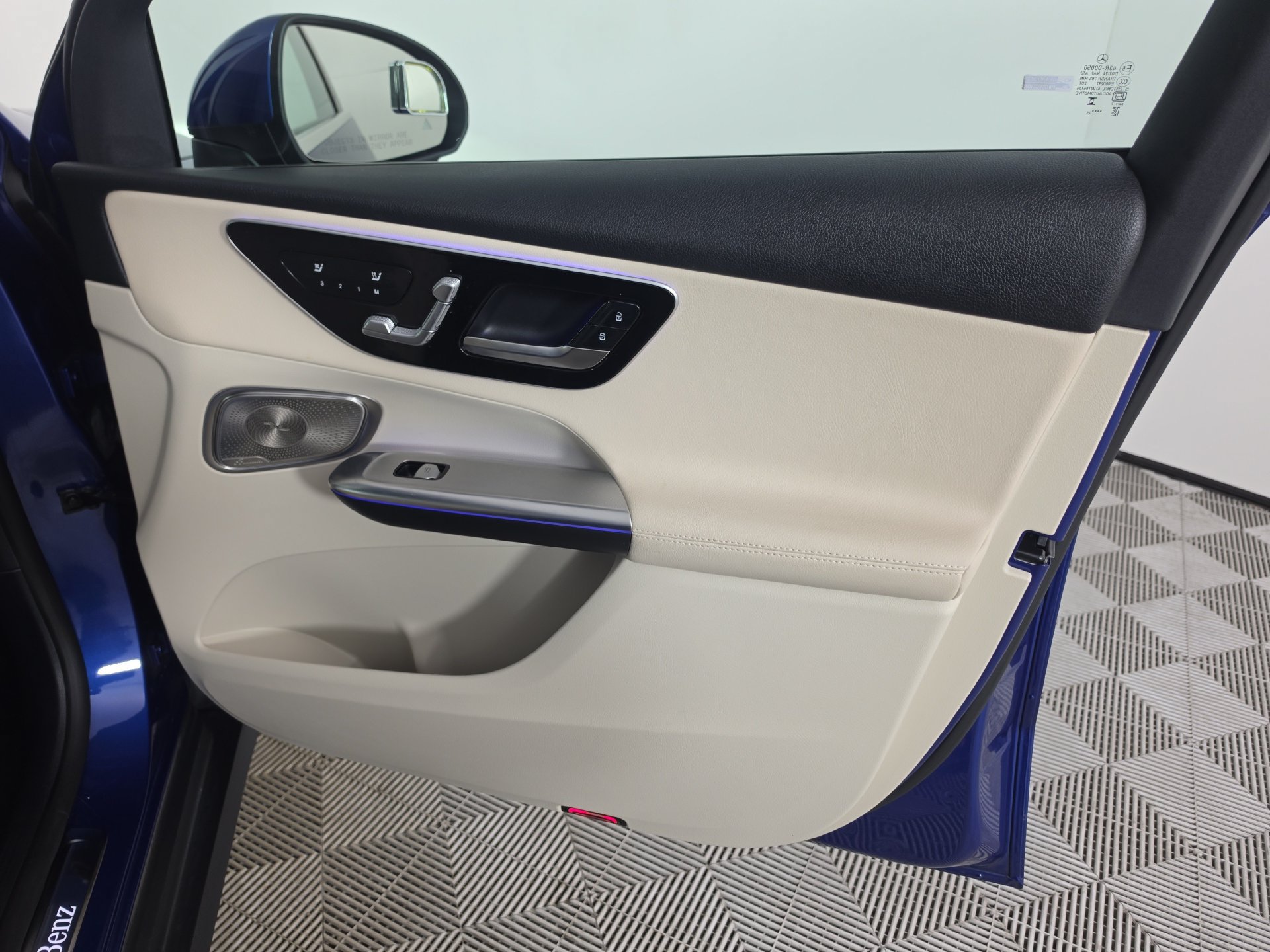 Used 2025 Mercedes-Benz GLC 300 image 42