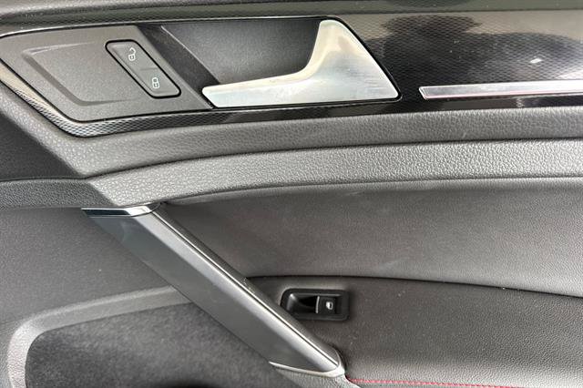 Used 2015 Volkswagen GTI SE w/ Lighting Package (SEL) FWD image 19