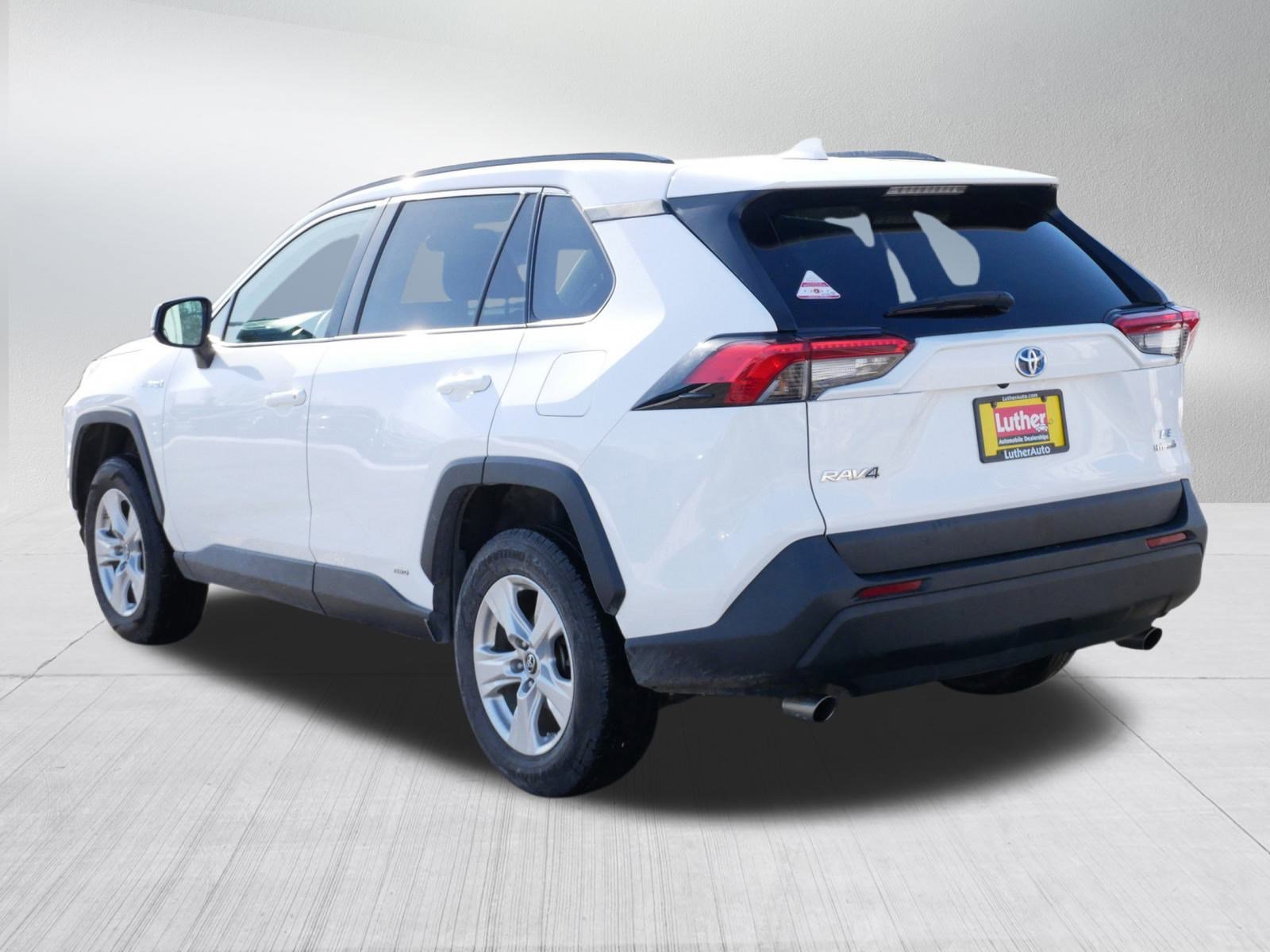 Used 2021 Toyota RAV4 LE image 5