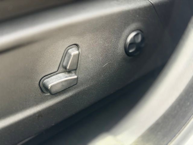 Used 2023 Chrysler 300 C RWD image 19