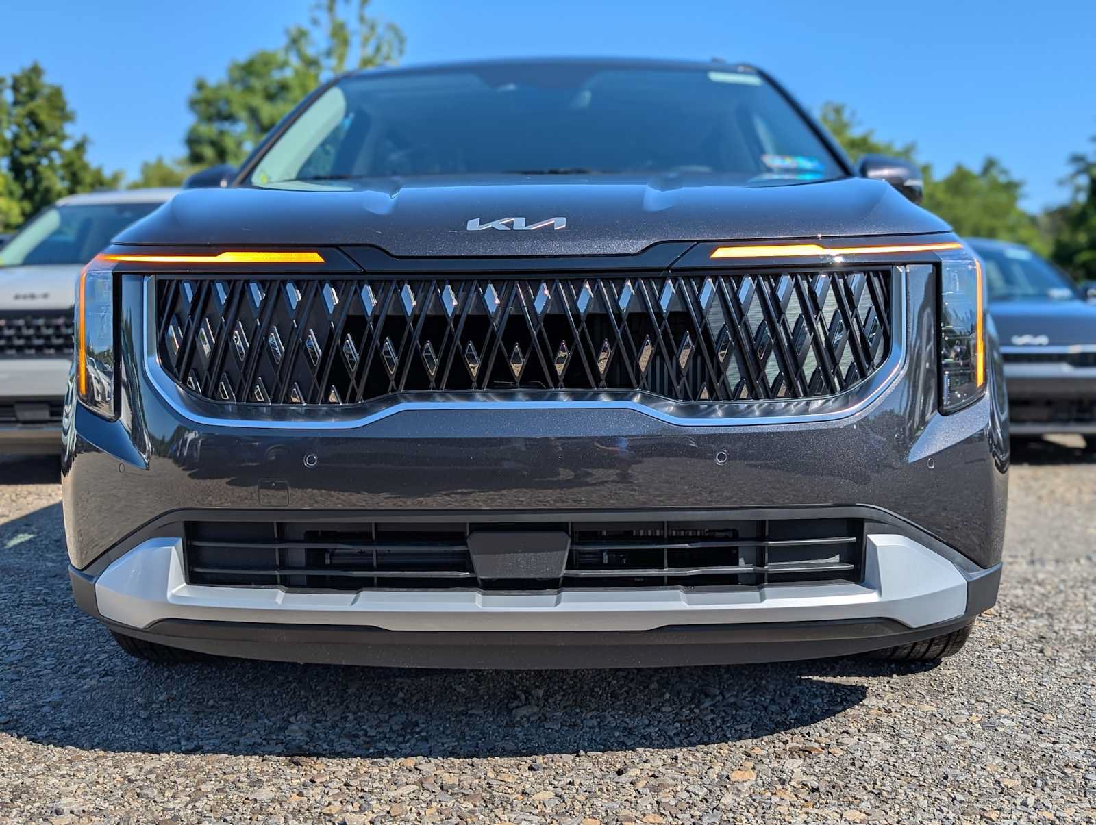 New 2027 Kia Carnival EX FWD image 2