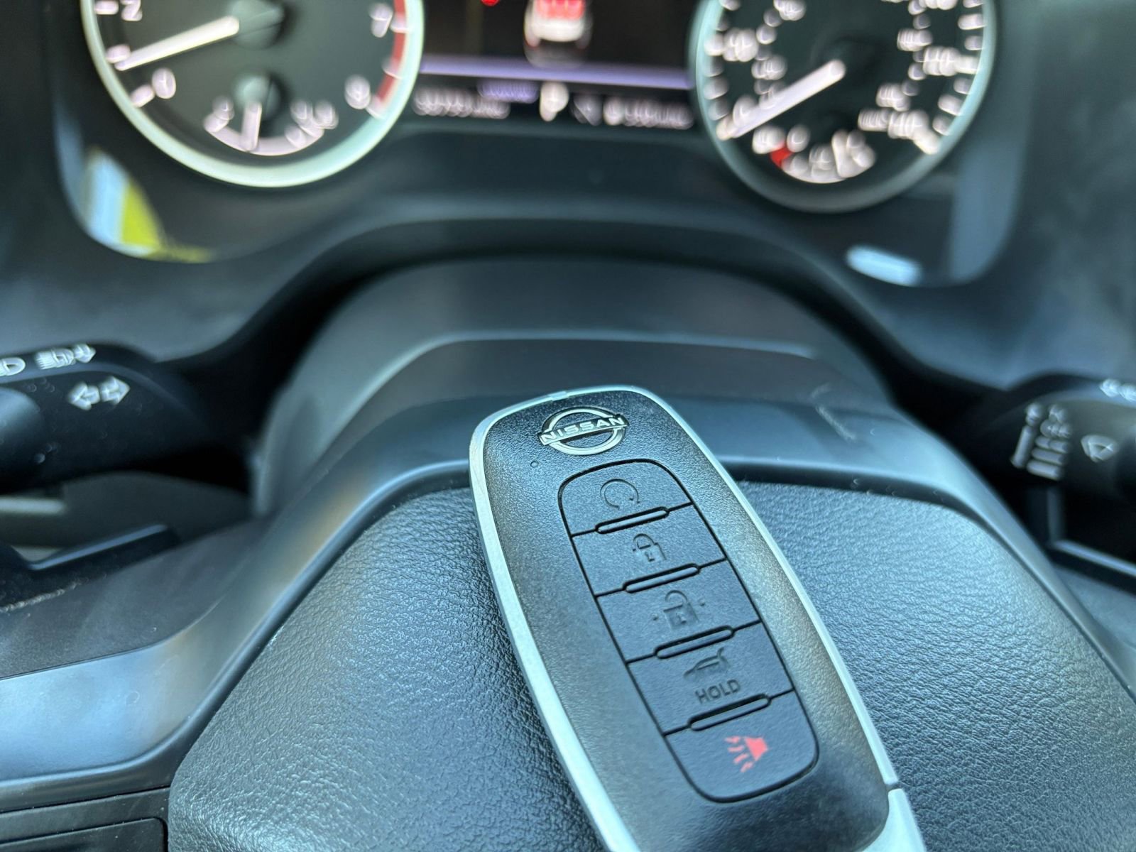 Used 2025 Nissan Rogue SV image 27