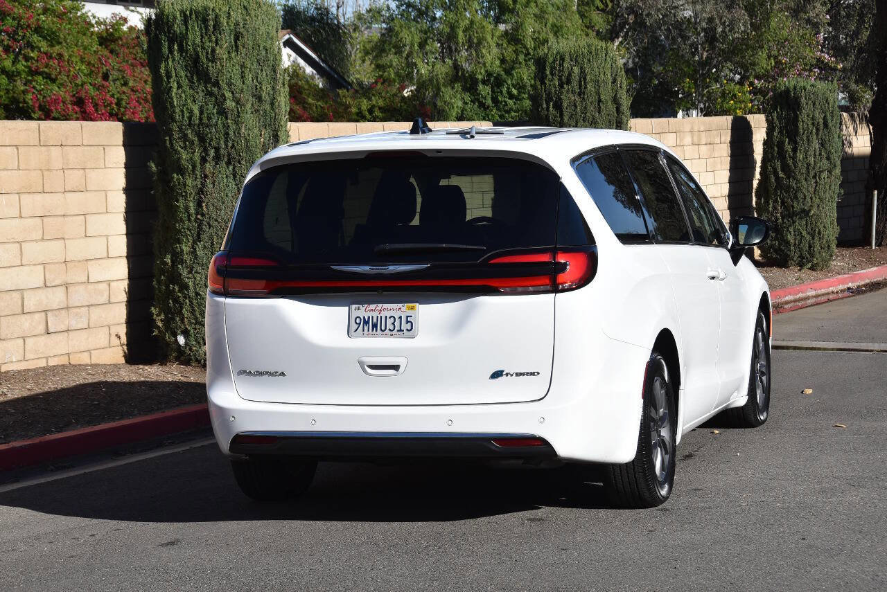 Used 2024 Chrysler Pacifica Limited FWD image 35