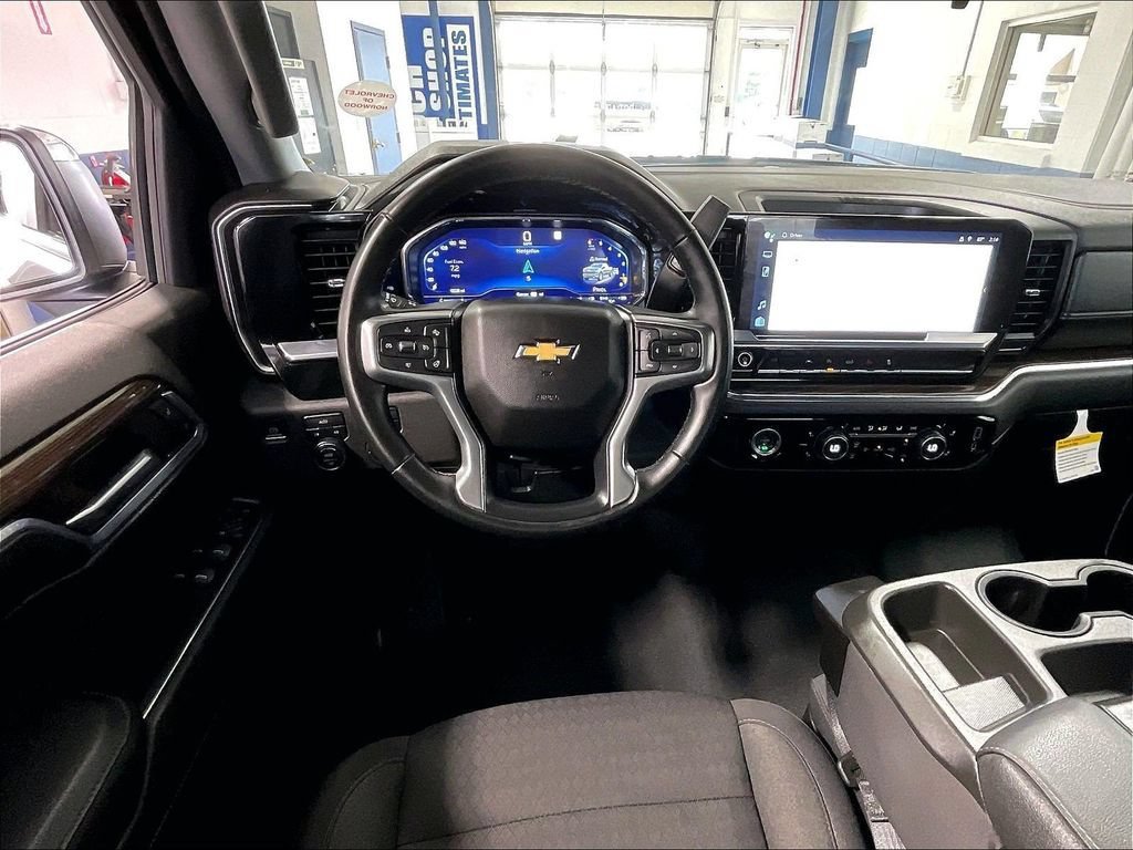 Used 2023 Chevrolet Silverado 1500 LT AWD/4WD image 17