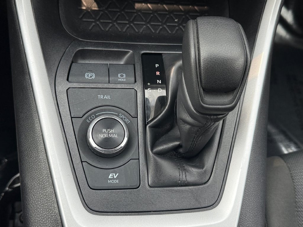 Used 2025 Toyota RAV4 XLE AWD/4WD image 16