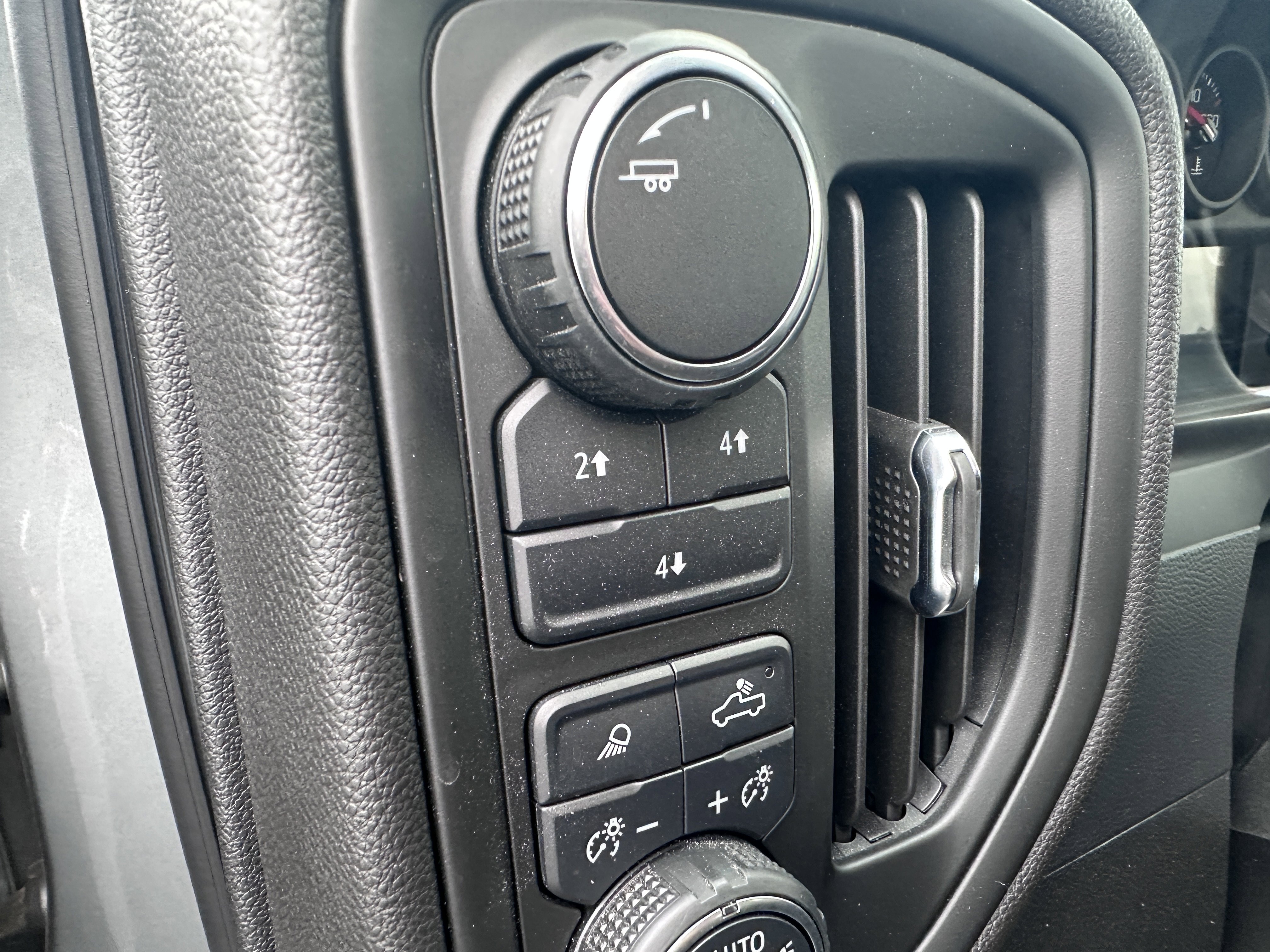 Used 2024 Chevrolet Silverado 2500 Custom w/ Custom Value Package image 15