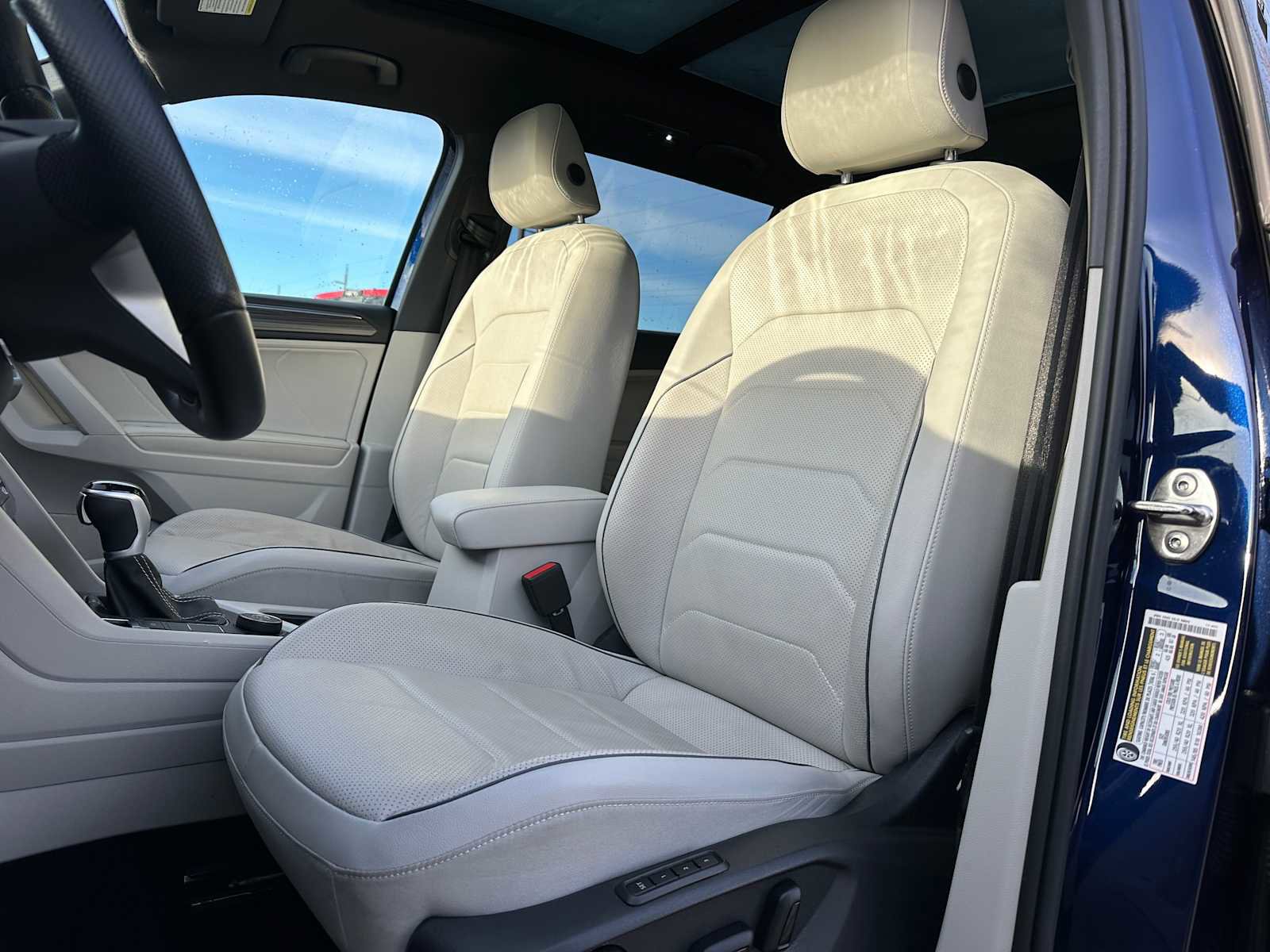 Used 2022 Volkswagen Tiguan SEL R-Line image 21