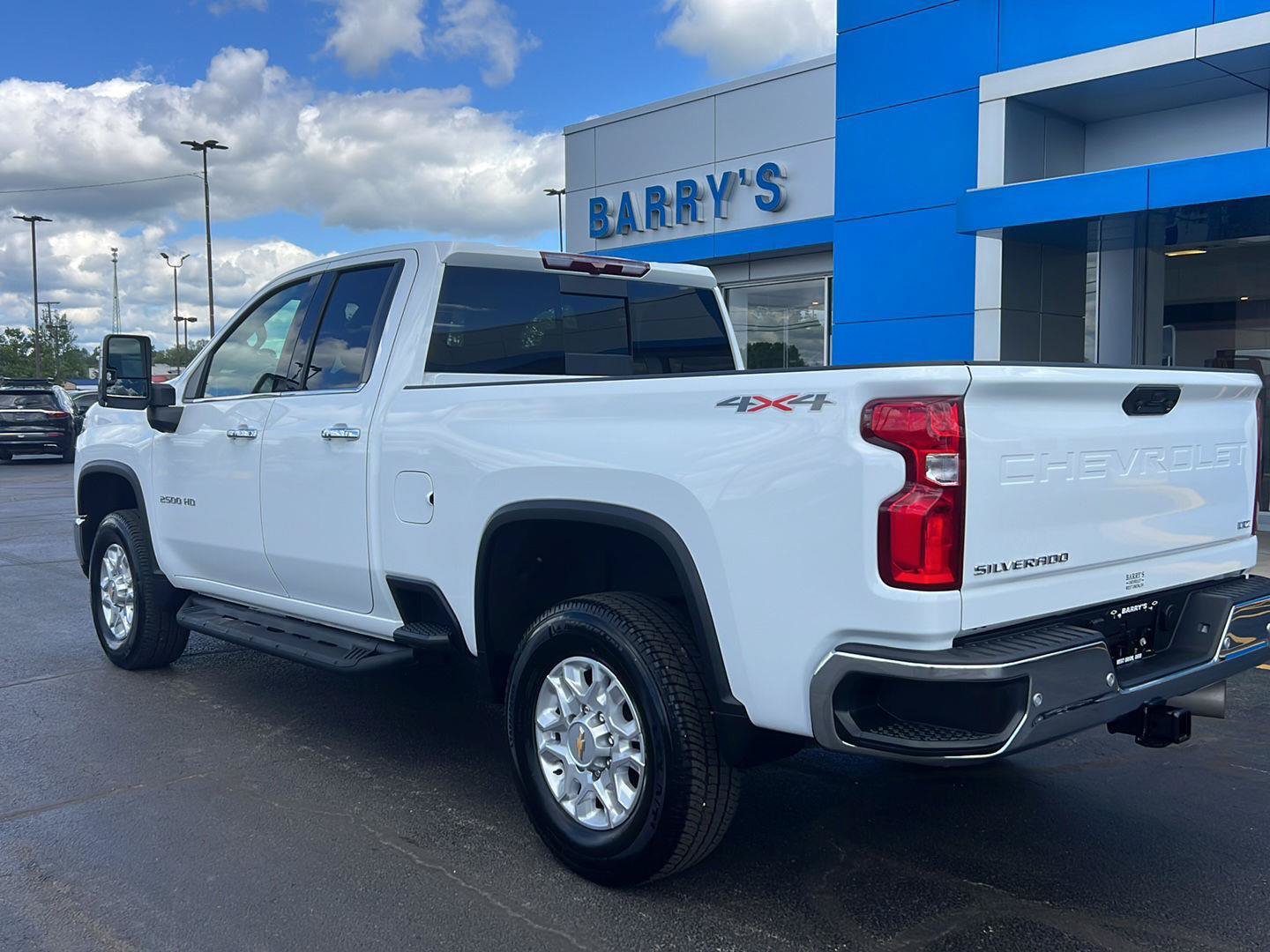 Used 2024 Chevrolet Silverado 2500 LTZ w/ LTZ Plus Package AWD/4WD image 7
