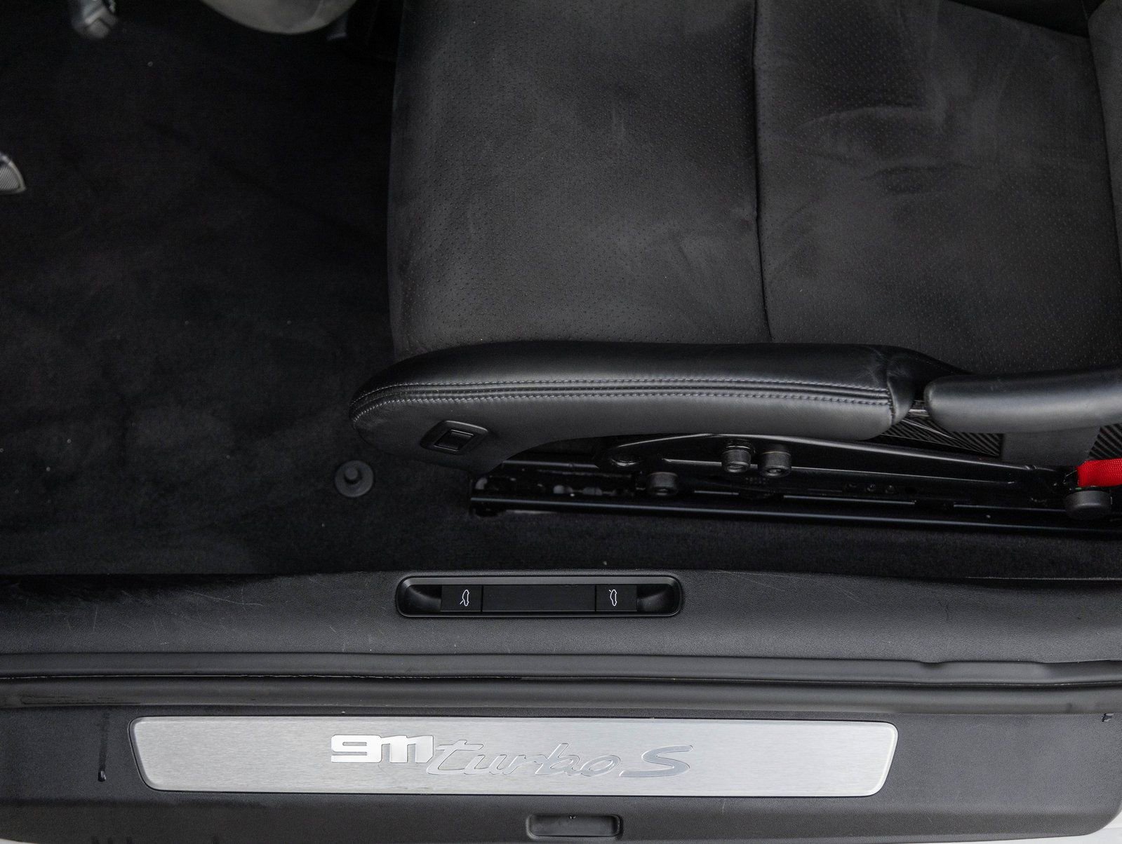 Certified 2022 Porsche 911 Turbo S image 21