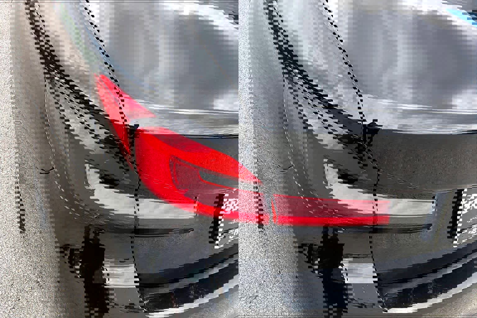 Used 2021 BMW 530e w/ Parking Assistance Package image 29