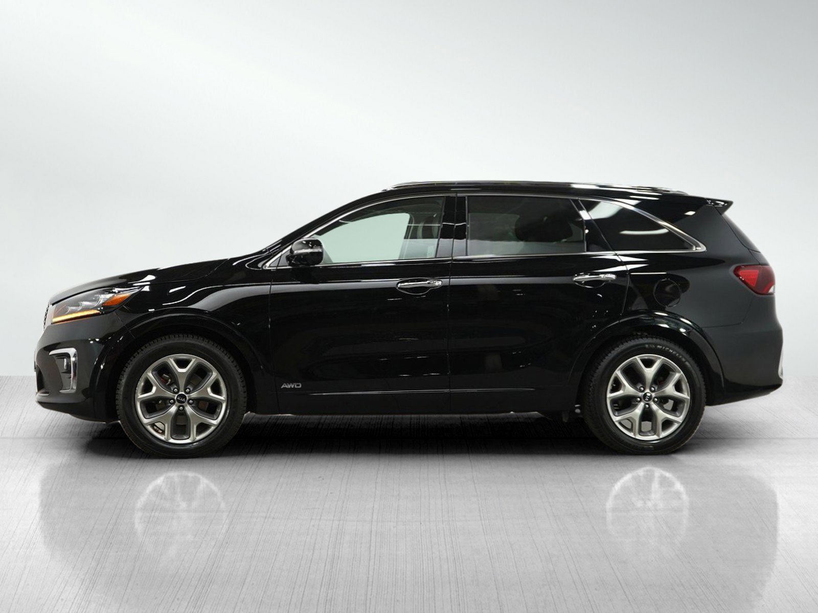 Used 2019 Kia Sorento SX w/ SX Touring Package image 2