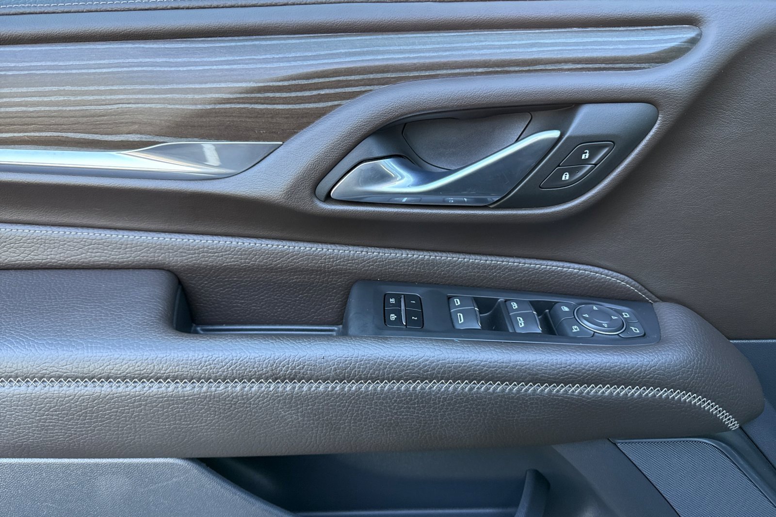 Used 2024 GMC Yukon XL Denali w/ Denali Reserve Package image 12