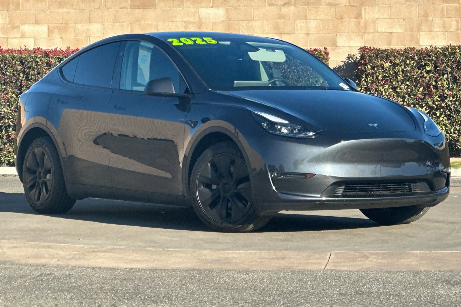 Used 2025 Tesla Model Y Long Range video 2