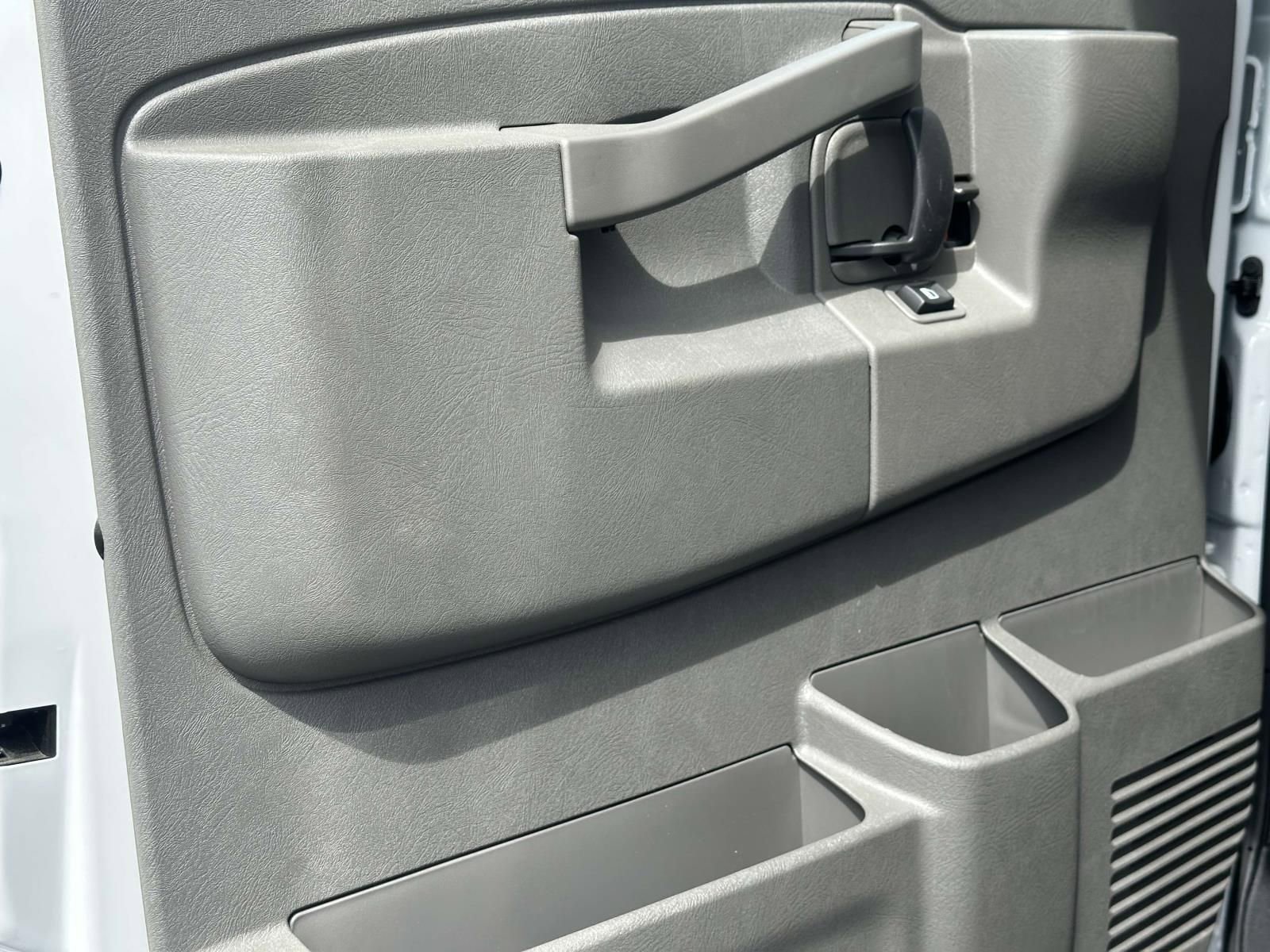 New 2025 Chevrolet Express 4500 Extended w/ Power Convenience Package image 9